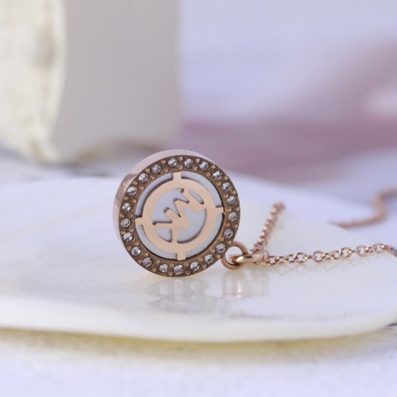 Michael Kors Simple Zircon Shell Necklace - Picture 3 of 6